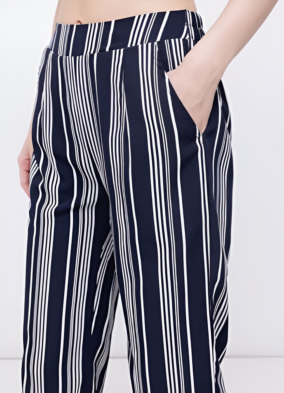 DressBerry 3 Close-up of navy blue high-waisted trousers with vertical white stripes, functional side pockets, and a tailored waistband.
