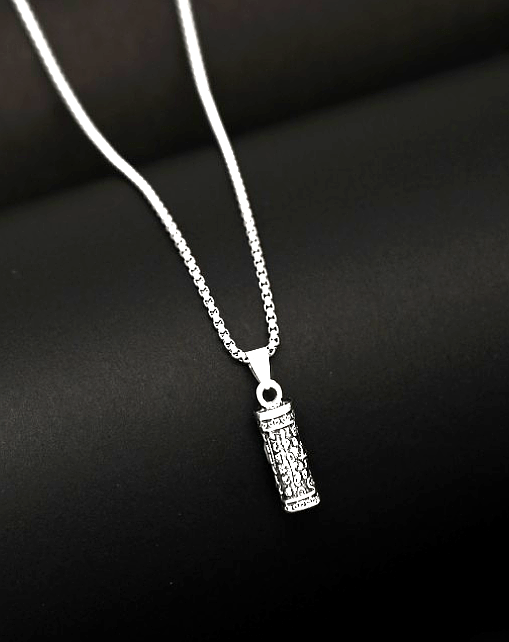 Roadster (men) 4 Roadster men's silver-plated bohemian chain with a minimal design and S-hook closure, crafted from alloy, perfect for men's fashion and bohemian style jewelry.