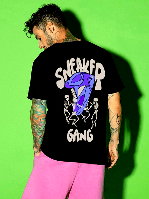 Bewakoof Graphic Streetwear T-Shirt – Back View Bewakoof Men's Graphic Streetwear T-Shirt Back View – Sneaker Gang Design in Black