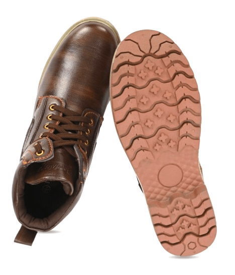 Roadster (men) 4 Roadster brown boots, featuring a textured design and durable sole, with a clear view of the tread.